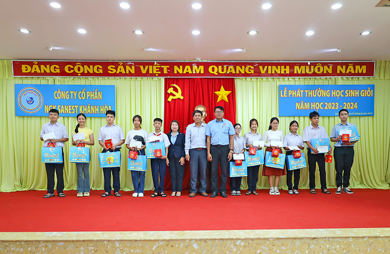 Lễ phát thưởng học sinh giỏi năm học 2023 - 2024